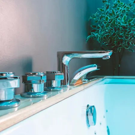 Urban Deluxe Calea Victoriei 100 Sauna And Jacuzzi Appartement Bucarest